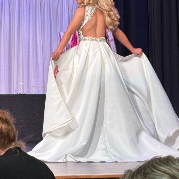 Elegant White Gown with Silver Embellishments - Picture 3 of 5